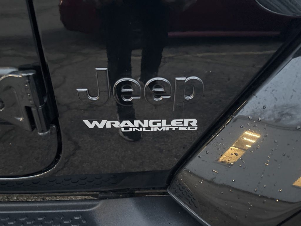 2021 Jeep Wrangler Unlimited Sahara High Altitude photo 4