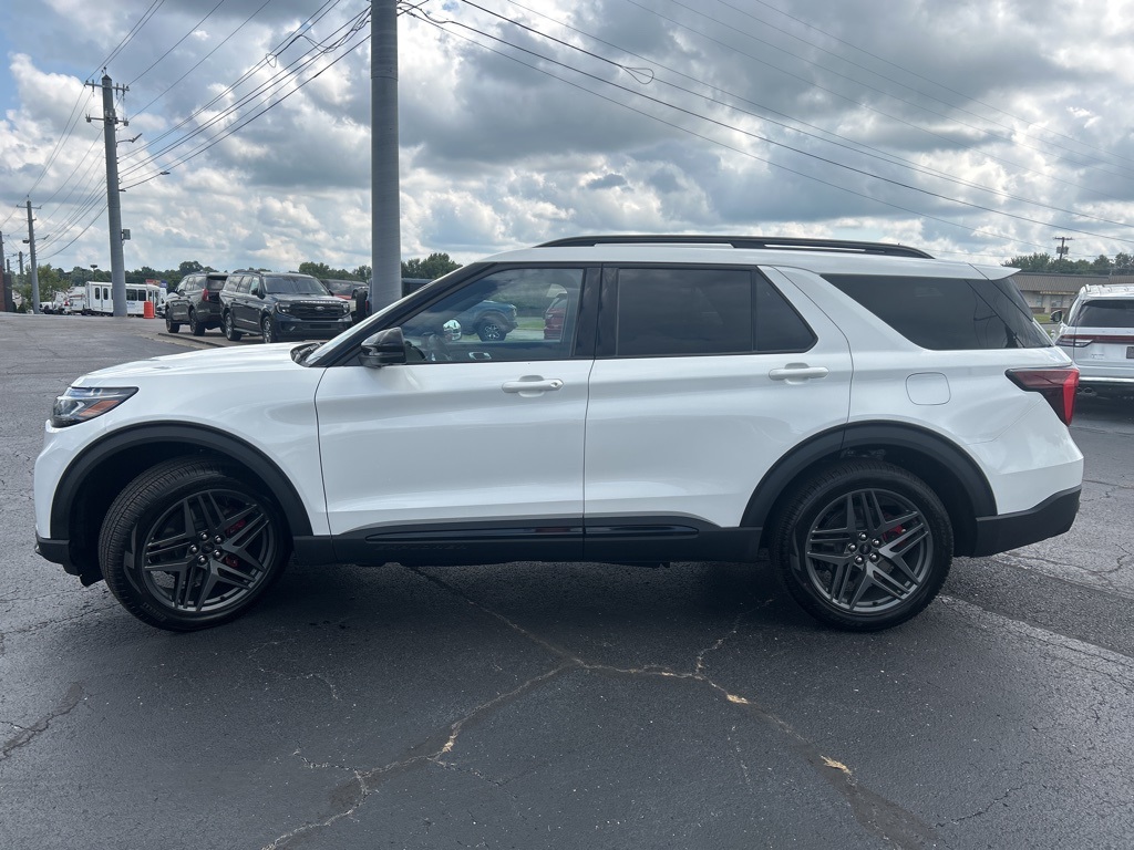2025 Ford Explorer ST photo 4