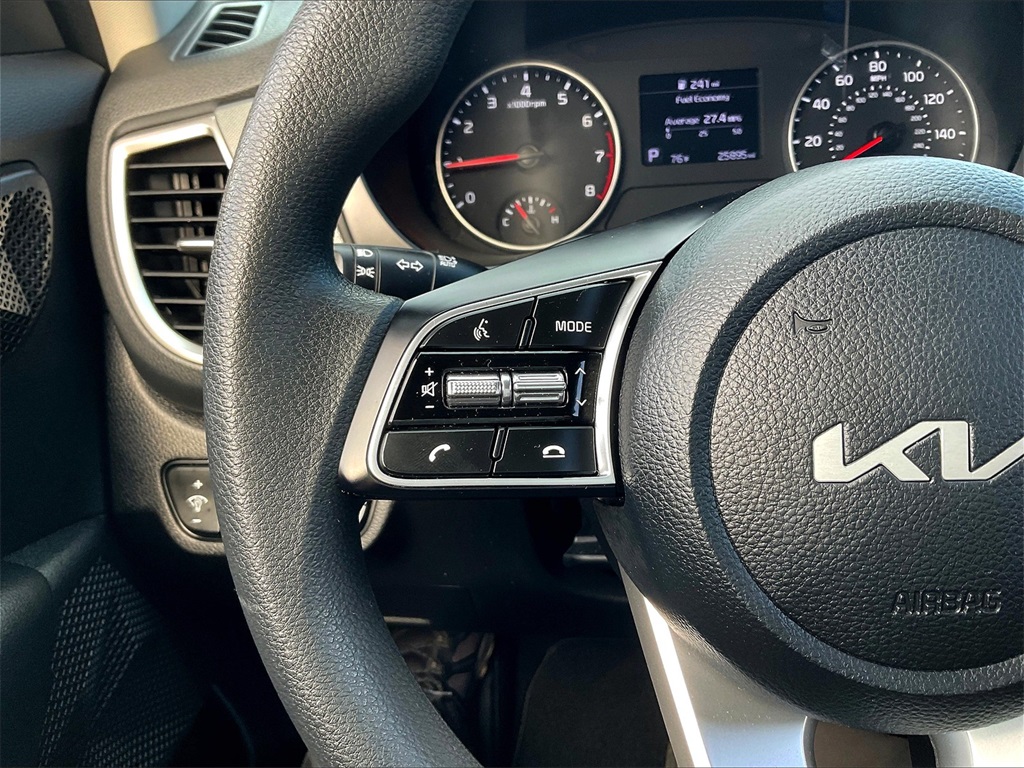 2023 Kia Seltos LX photo 19