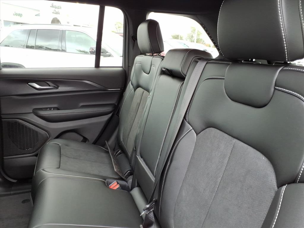 2025 Jeep Grand Cherokee Altitude X photo 11