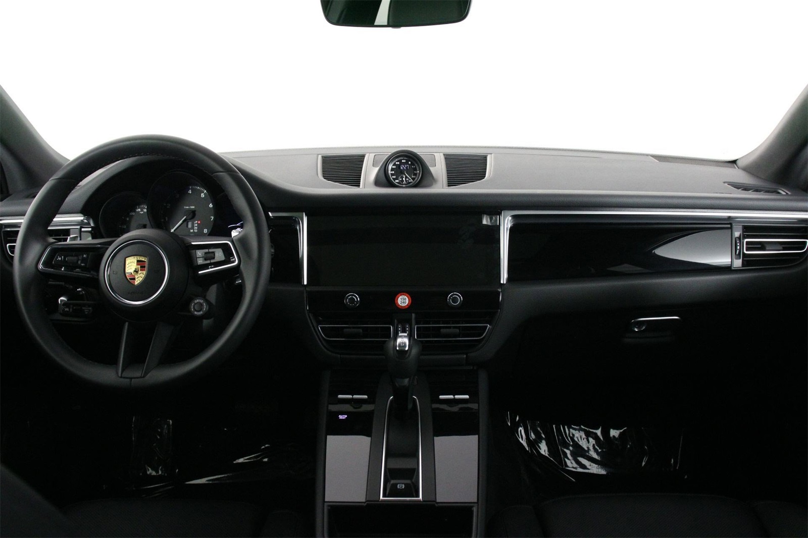 2025 Porsche Macan photo 11