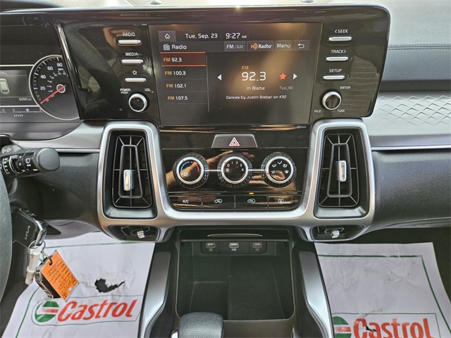 2022 Kia Sorento LX photo 21