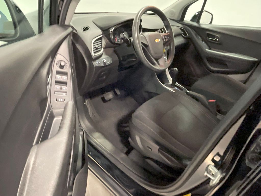 2019 Chevrolet Trax LS photo 13