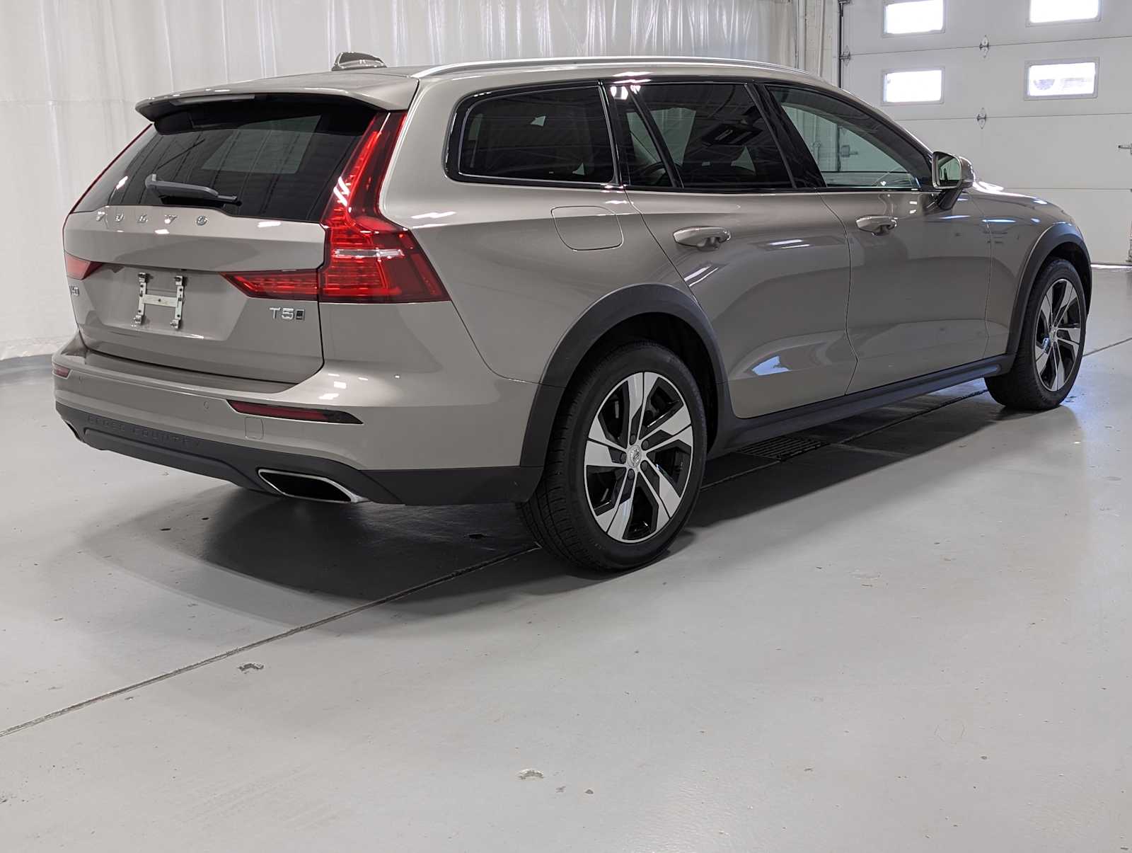 2020 Volvo V60 Cross Country photo 7