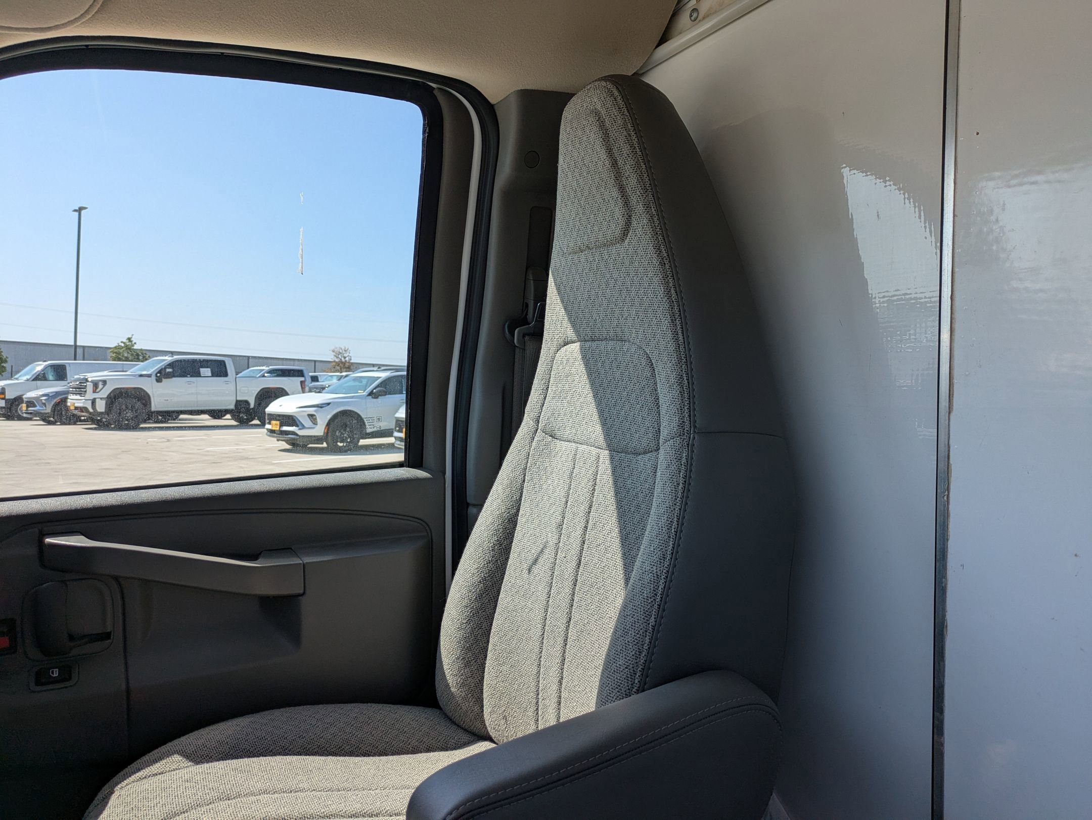 2024 Gmc Savana Cutaway 3500 photo 23