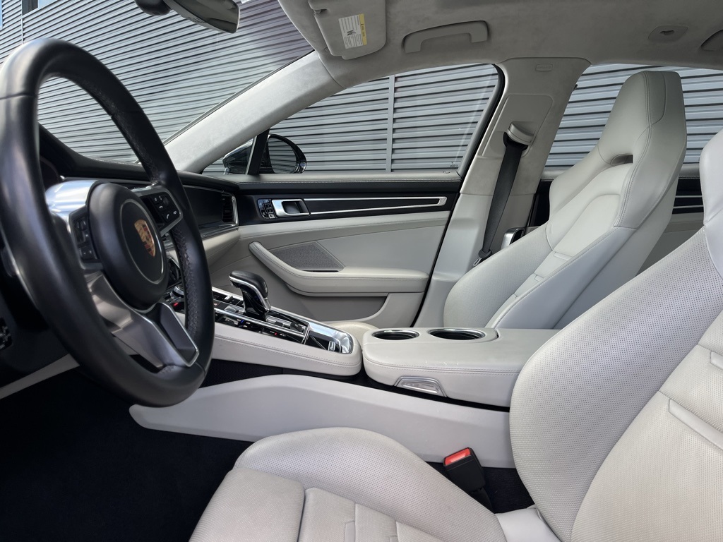 2020 Porsche Panamera Sport Turismo GTS photo 21
