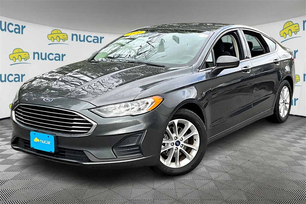 2020 Ford Fusion SE photo 3