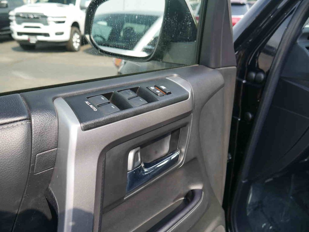 2024 Toyota 4Runner SR5 Premium photo 27