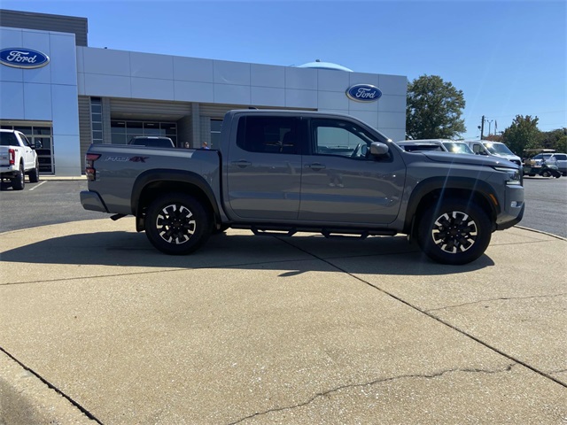 2023 Nissan Frontier PRO-4X photo 2