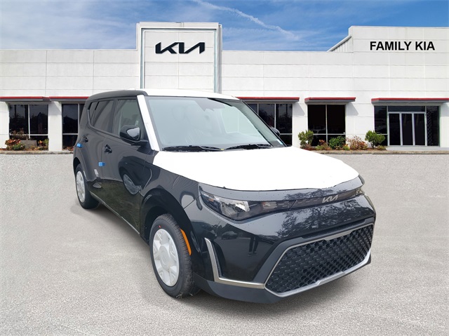 2025 Kia Soul LX's photo