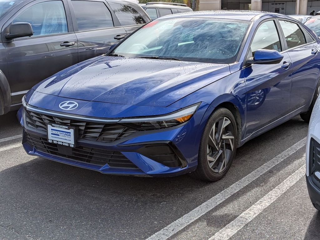 2024 Hyundai Elantra SEL's photo