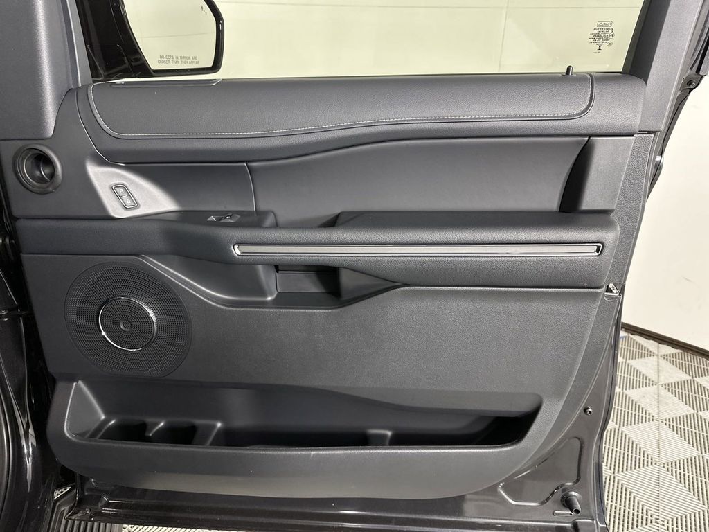2024 Ford Expedition XLT photo 12