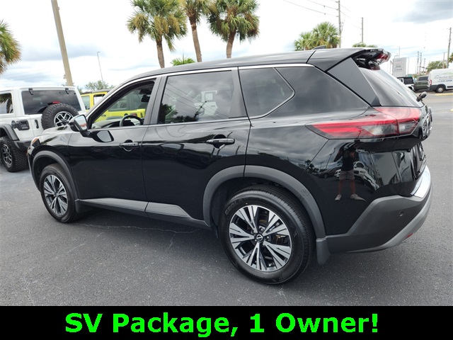 2022 Nissan Rogue SV photo 5