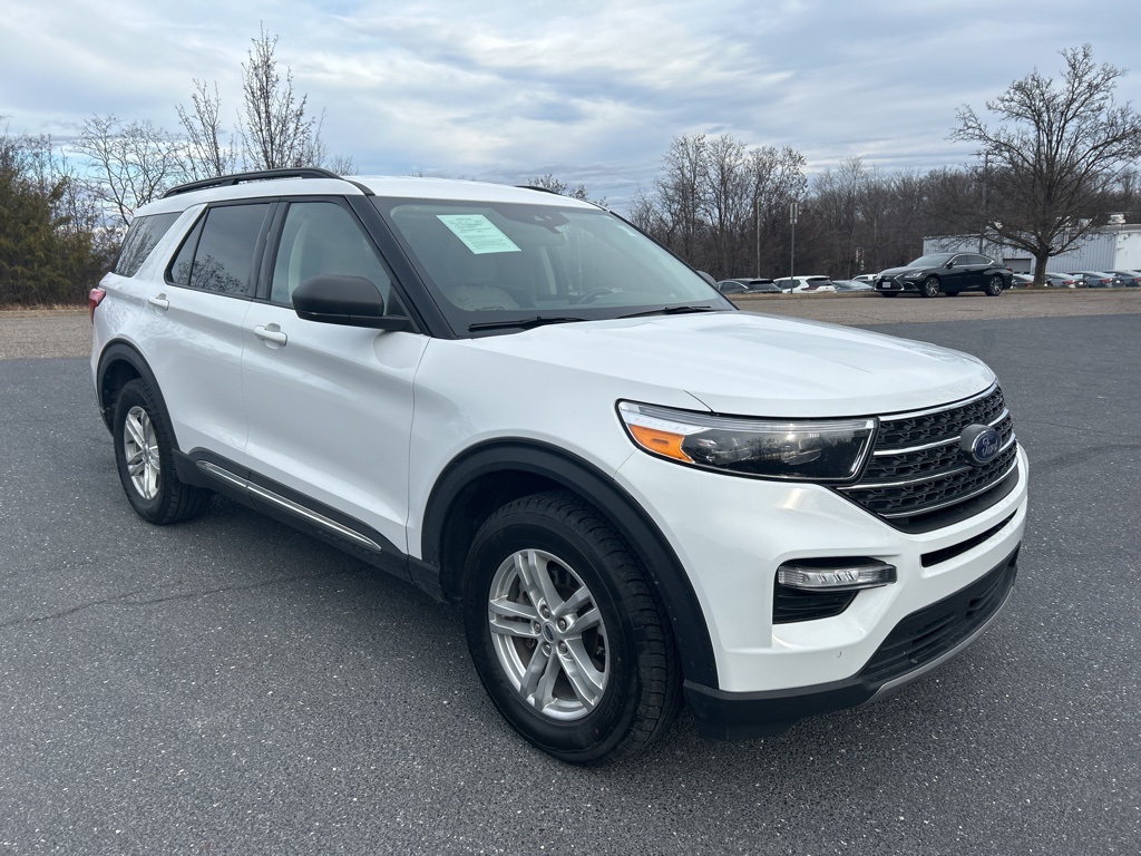 2023 Ford Explorer XLT's photo