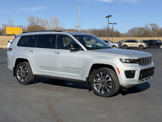 2023 Jeep Grand Cherokee L Overland's photo