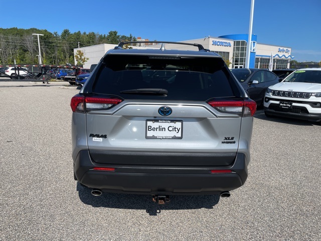 2020 Toyota RAV4 Hybrid XLE photo 5