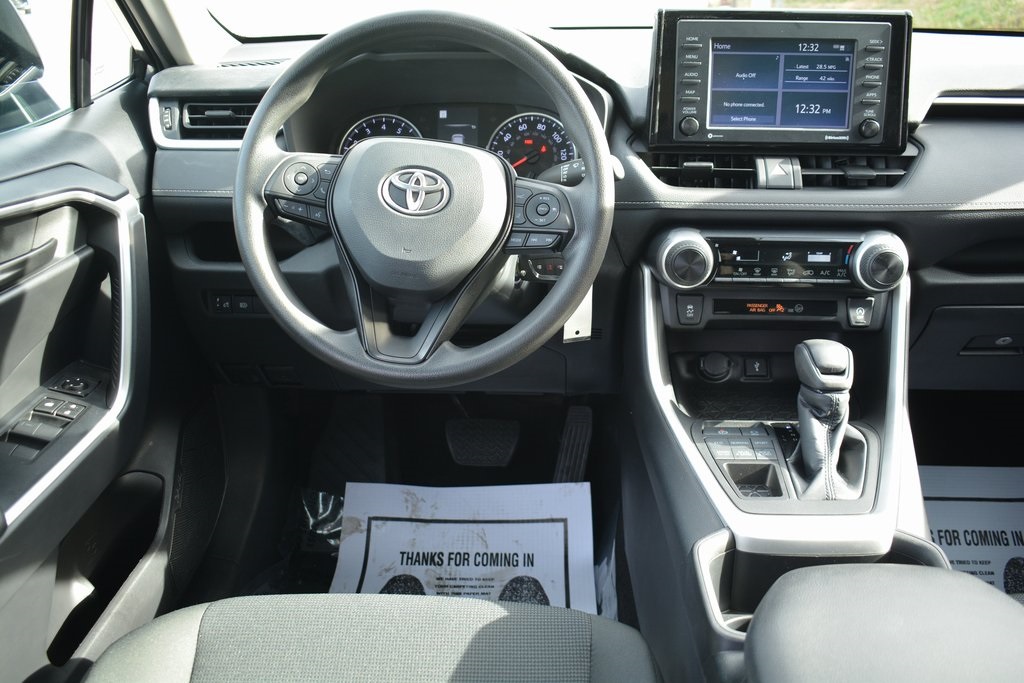 2022 Toyota RAV4 LE photo 3