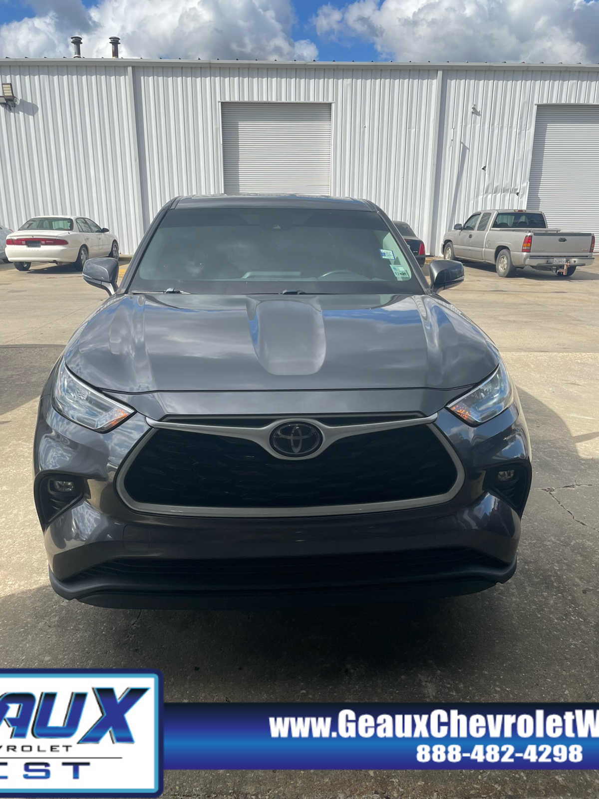 2020 Toyota Highlander LE photo 3