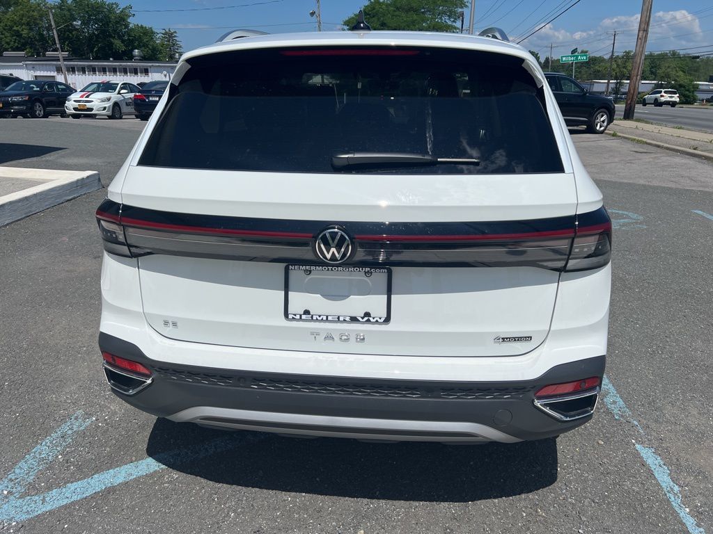 2025 Volkswagen Taos SE photo 5