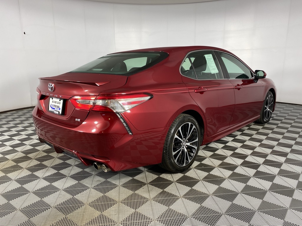 2018 Toyota Camry SE photo 16