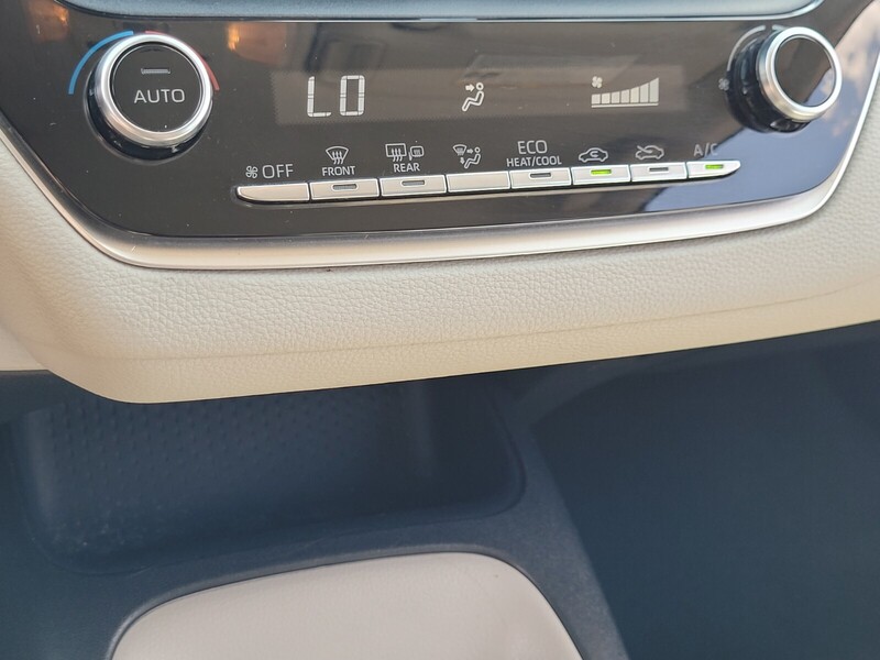 2021 Toyota Corolla LE photo 18