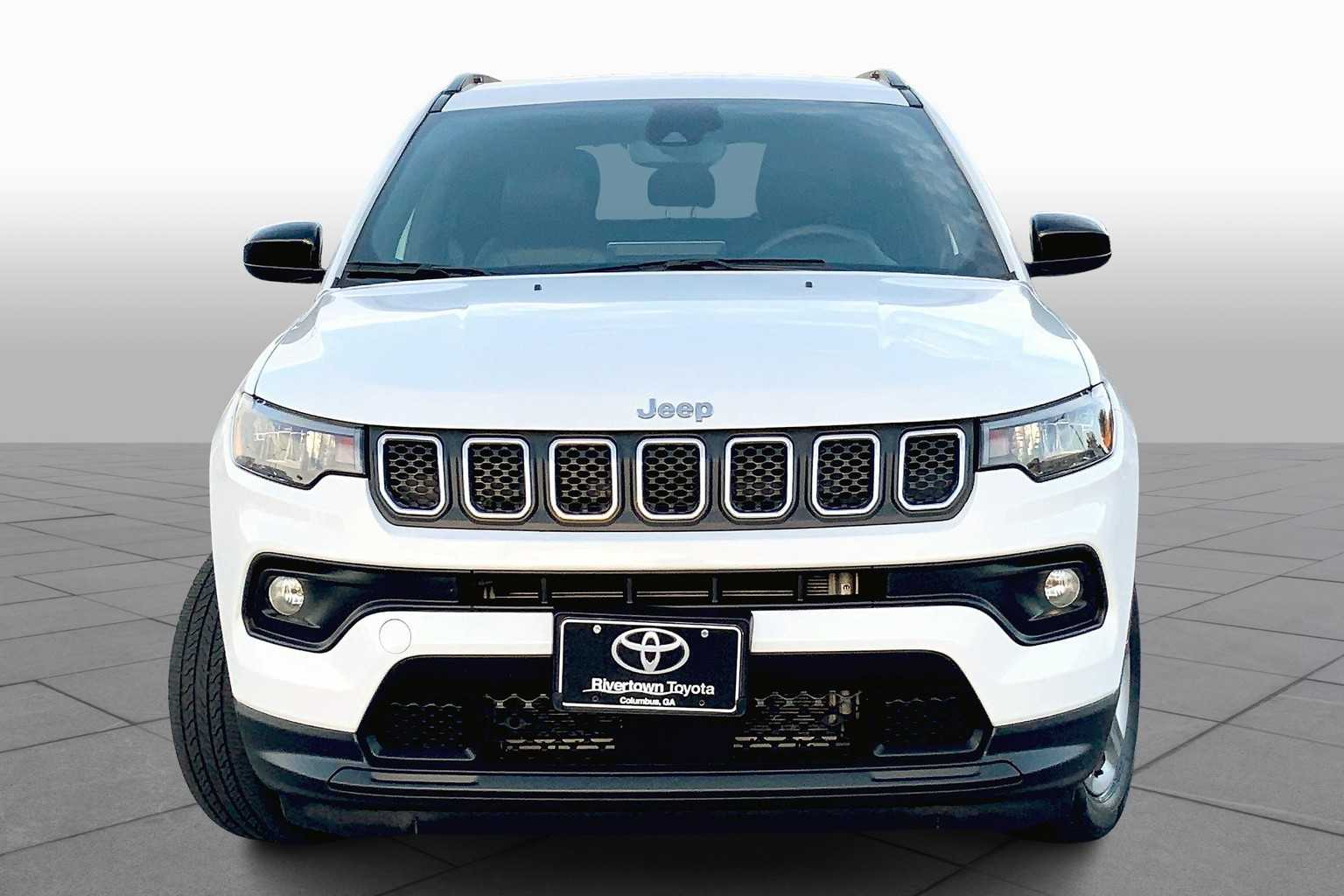 2024 Jeep Compass Latitude photo 3