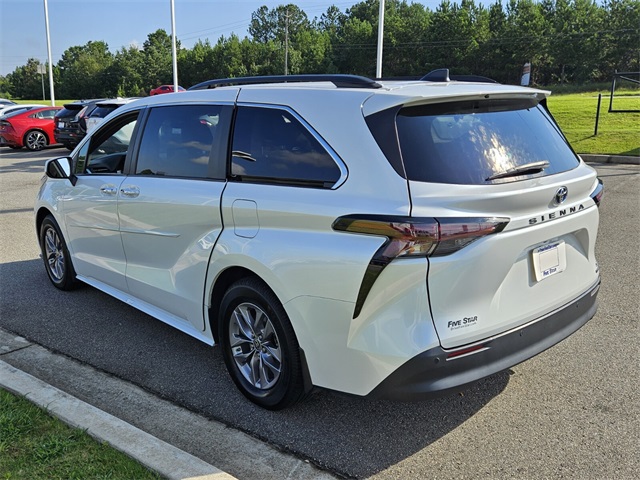 2024 Toyota Sienna XLE photo 9