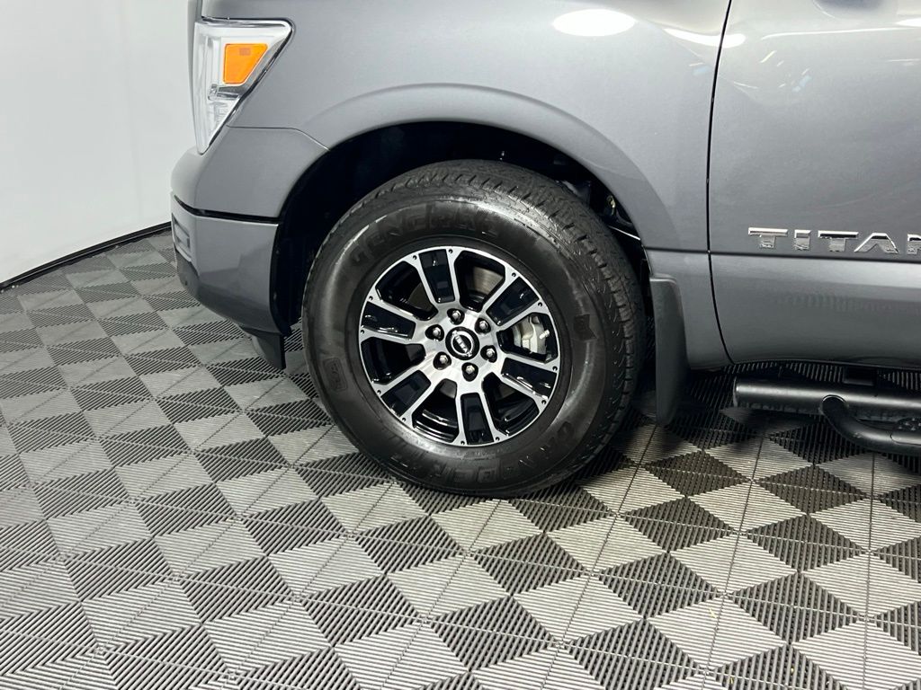 2024 Nissan Titan SV photo 8