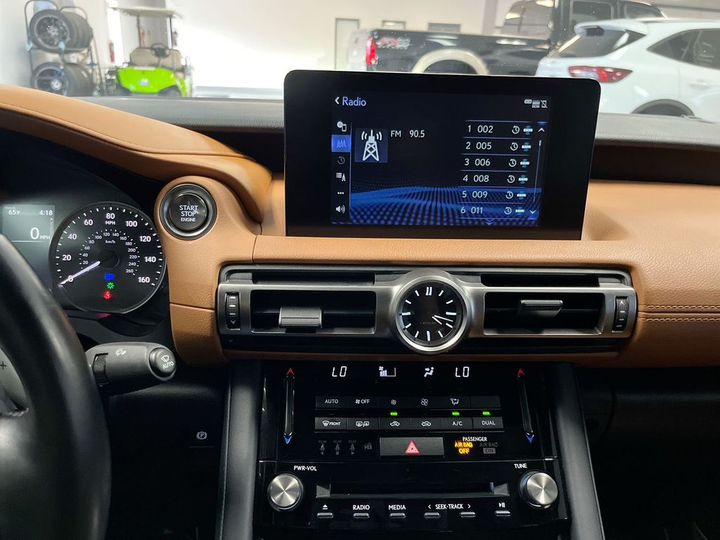 2022 Lexus IS 300 photo 10