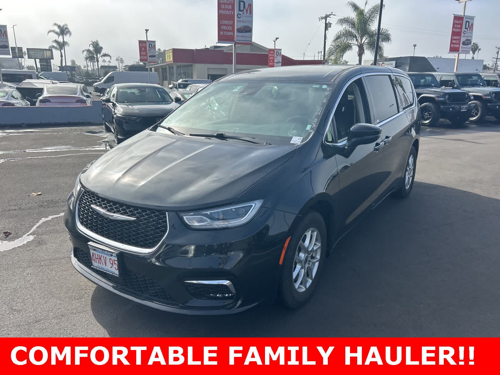 2023 Chrysler Pacifica Touring L's photo