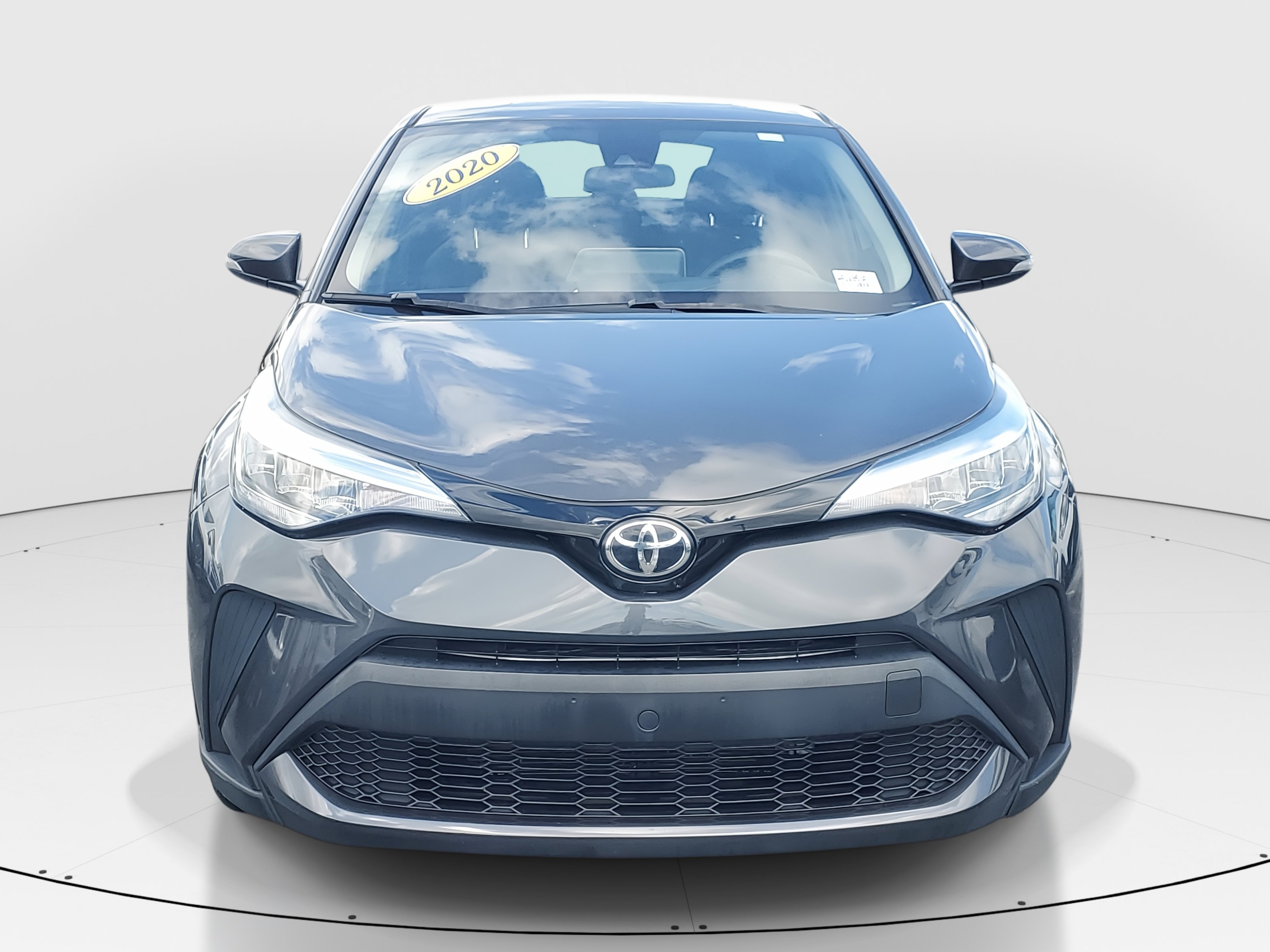2020 Toyota C-HR LE photo 3