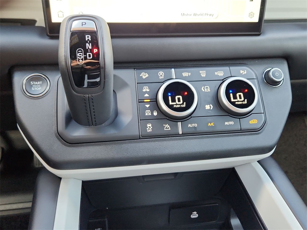 2025 Land Rover Defender 110 S photo 22