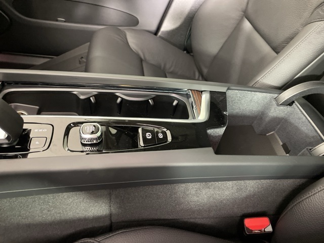 2024 Volvo XC60 photo 32