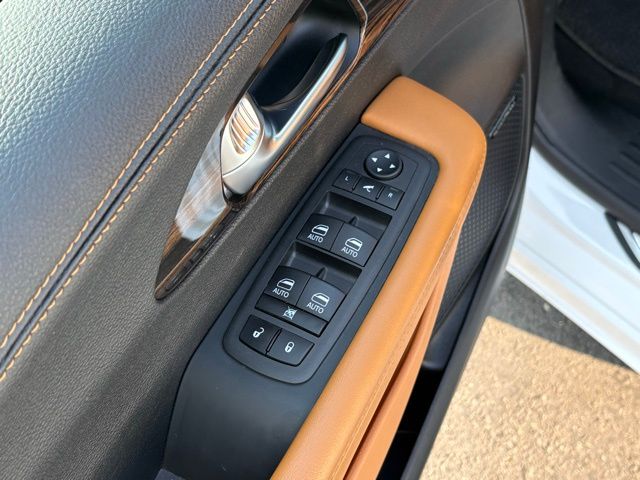 2023 Chrysler Pacifica Hybrid Pinnacle photo 17