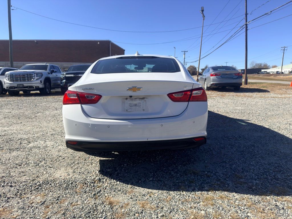 2024 Chevrolet Malibu 1LT photo 3