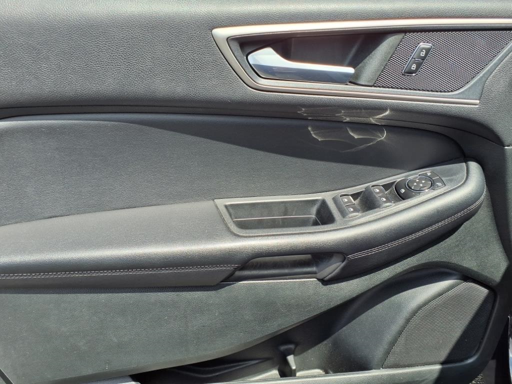 2022 Ford Edge SEL photo 6
