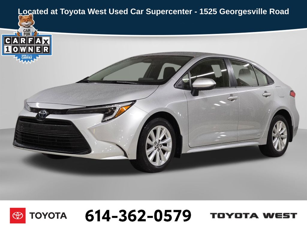 2024 Toyota Corolla LE's photo