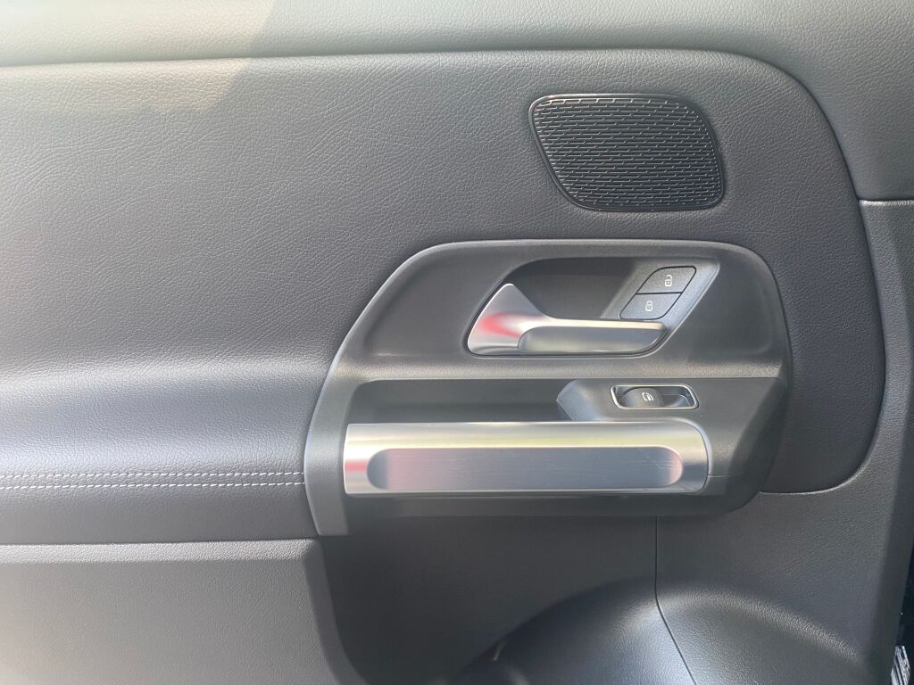2026 Mercedes Benz GLB 250 4MATIC photo 17