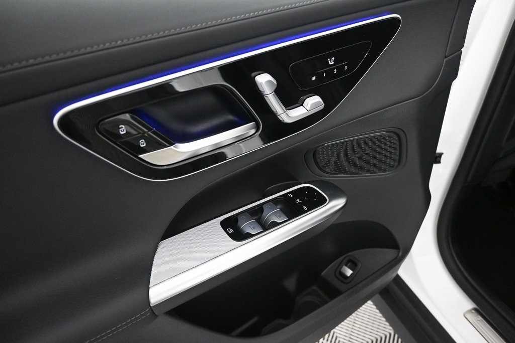 2025 Mercedes Benz GLC 300 photo 8