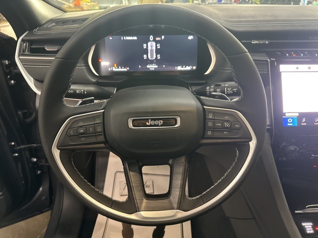 2025 Jeep Grand Cherokee Limited photo 2