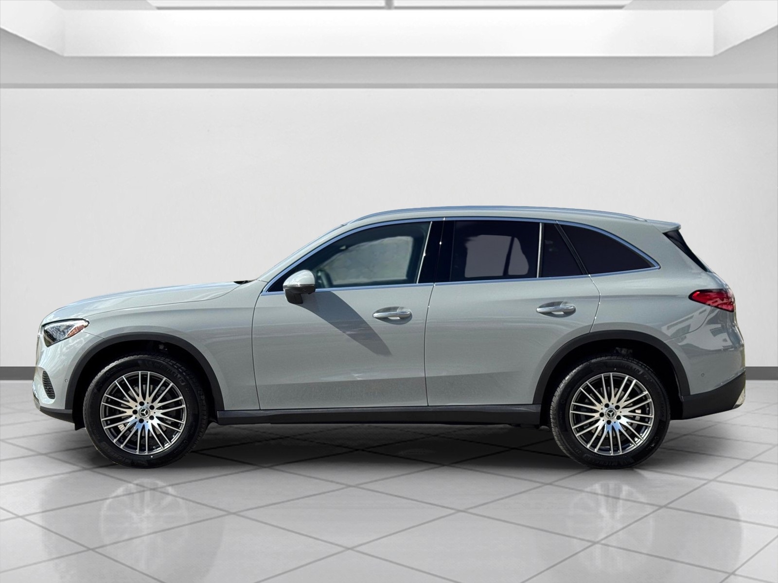 2026 Mercedes Benz GLC 300 photo 4