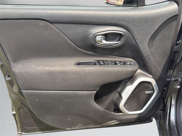 2021 Jeep Renegade Latitude photo 23
