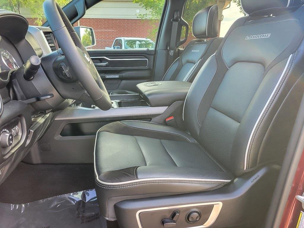 2025 RAM 1500 - Image 8