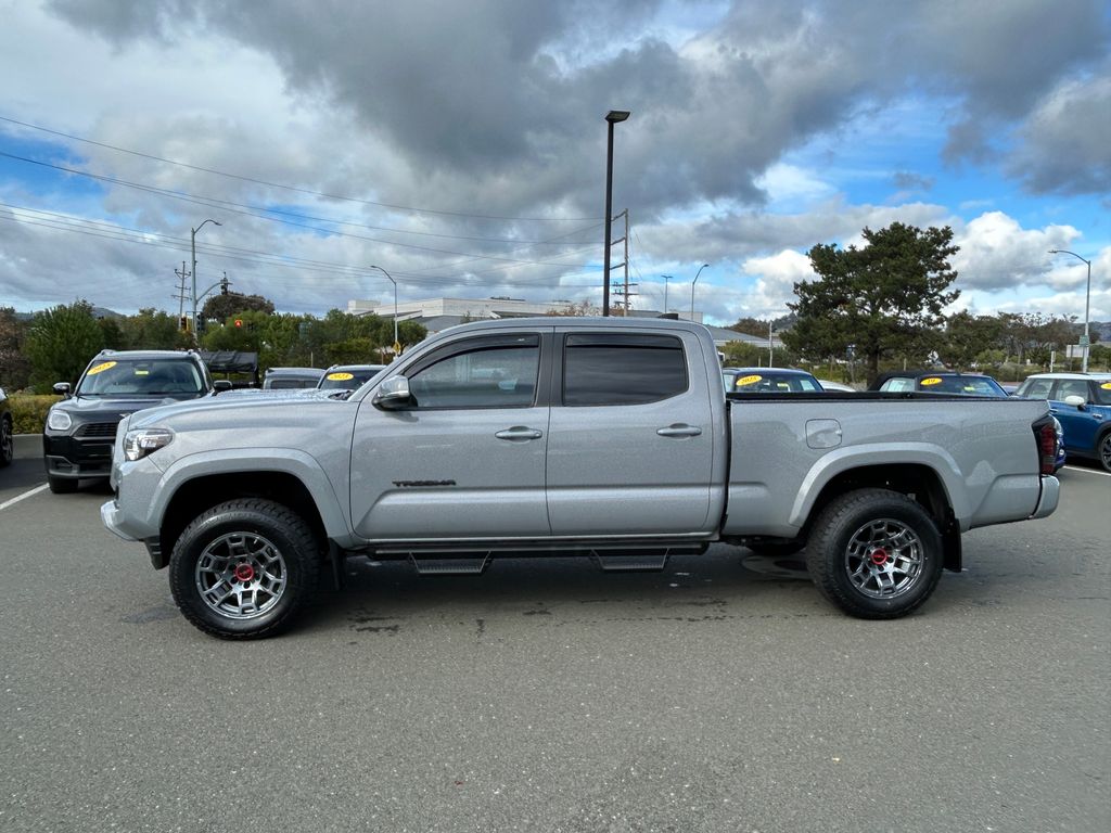 2020 Toyota Tacoma SR5 photo 2