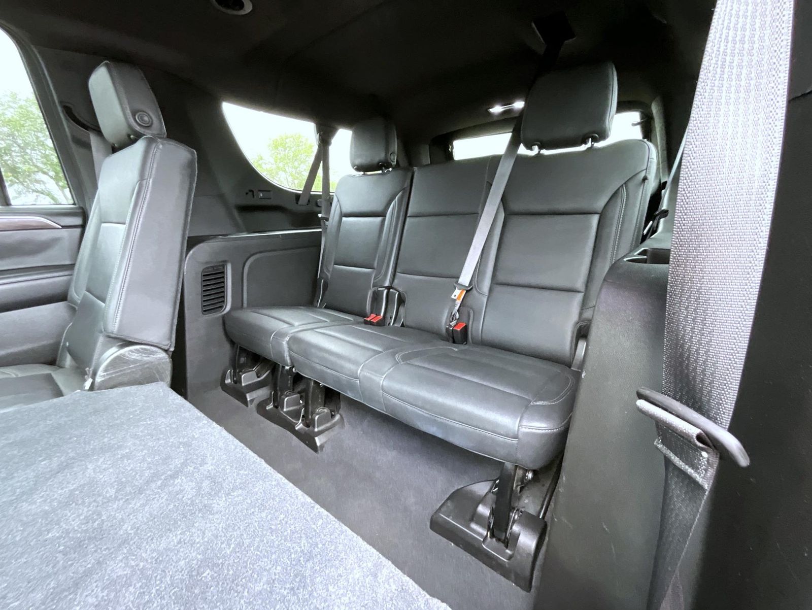 2021 Chevrolet Suburban LT photo 22