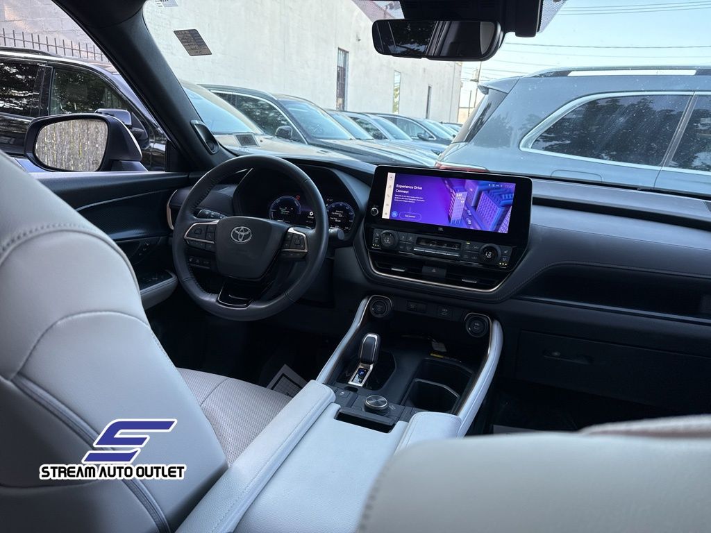 2024 Toyota Grand Highlander Hybrid MAX Limited photo 21