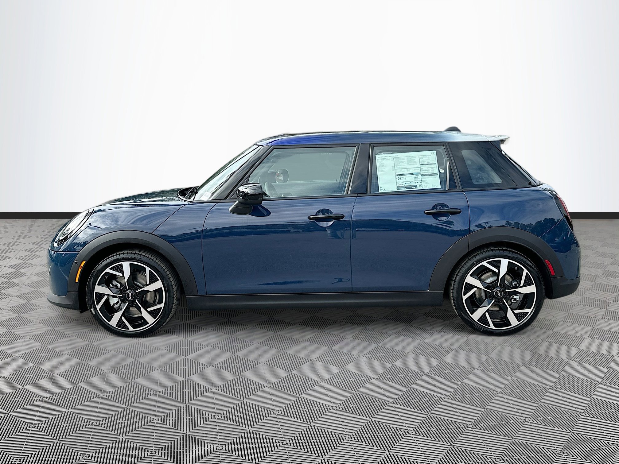 2025 Mini Cooper 4 Door Hardtop Signature photo 4
