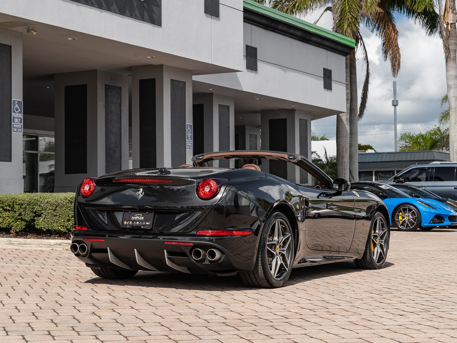 2015 Ferrari California T photo 33