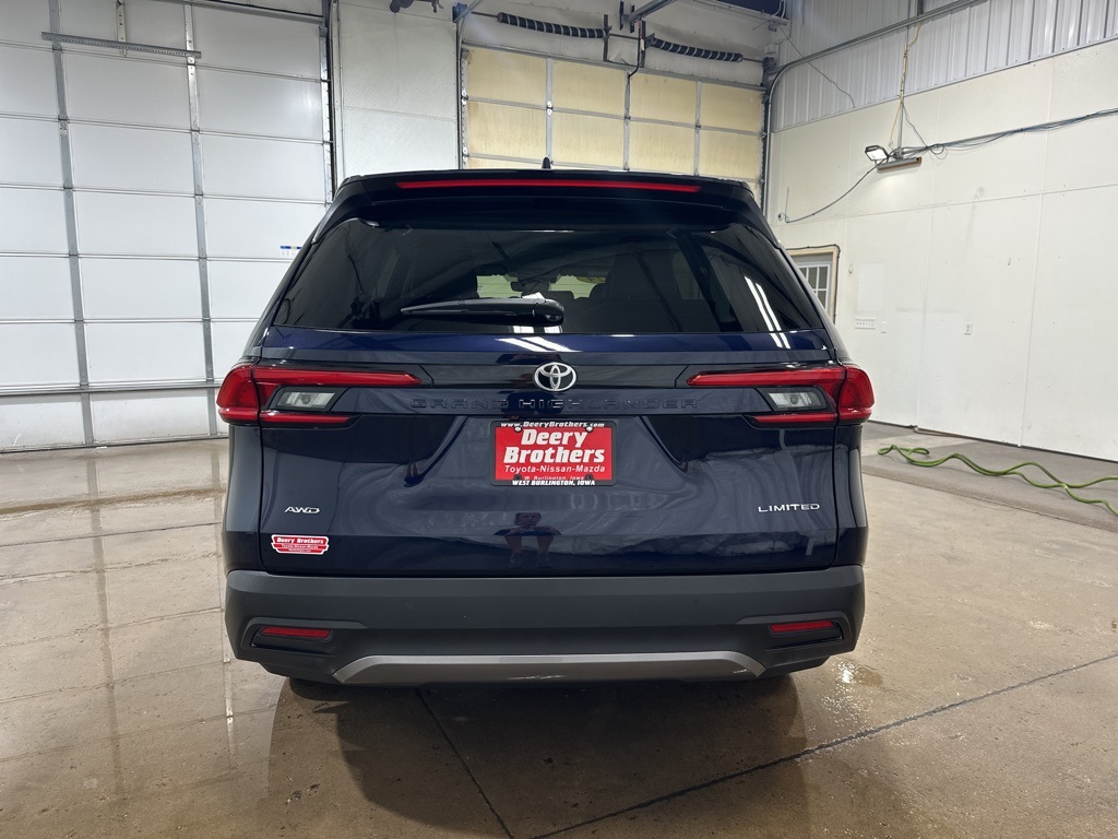 2024 Toyota Grand Highlander Limited photo 2