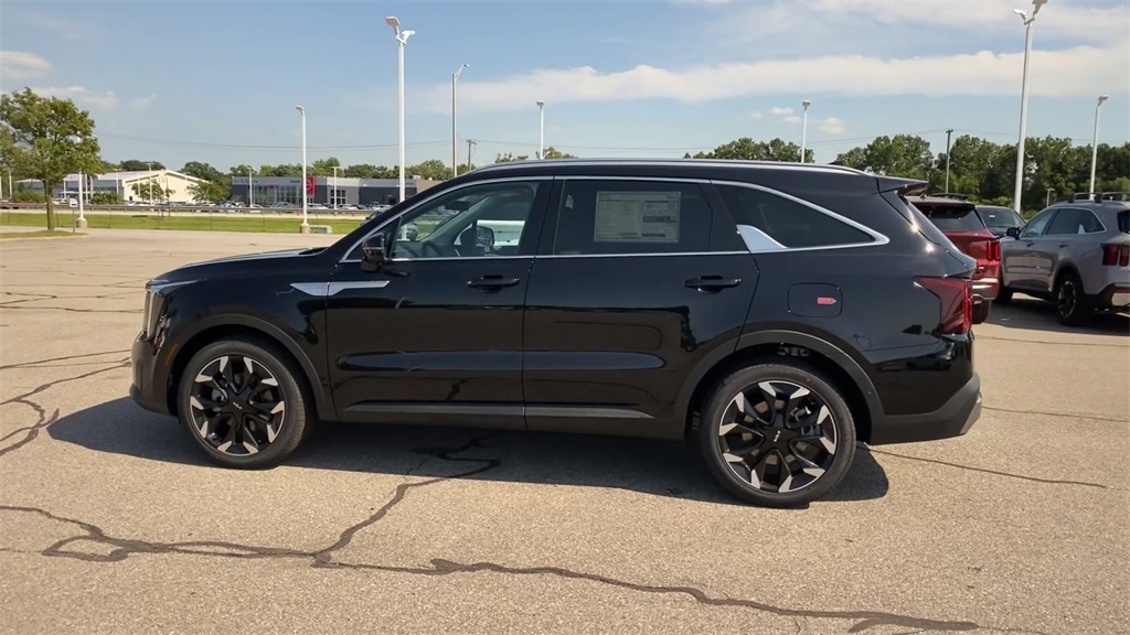 2025 Kia Sorento SX photo 4